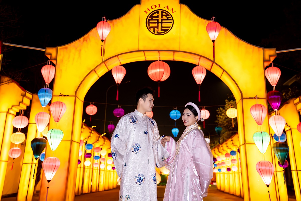 Du khách mê mẩn với Lễ hội đèn lồng hoành tráng chưa từng có ở Việt Nam- Ảnh 8. Du khách mê mẩn với Lễ hội đèn lồng hoành tráng chưa từng có ở Việt Nam- Ảnh 8.