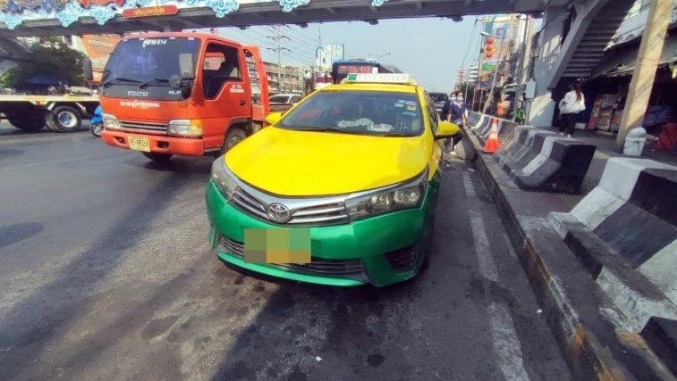 Bí mật đau lòng bên trong chiếc taxi đỗ ven đường- Ảnh 2.