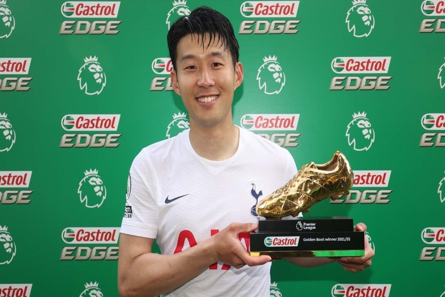 Son Heung Min nhận danh hiệu Chiếc giày vàng Premier League.