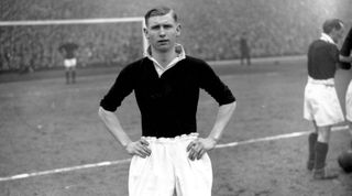 Cliff Bastin của Arsenal vào tháng 1 năm 1930.