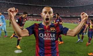 Javier Mascherano ăn mừng chiến thắng của Barcelona trước Athletic Club trong trận chung kết Copa del Rey năm 2015.