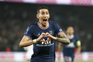 Angel Di Maria ăn mừng bàn thắng cho Paris Saint-Germain vào lưới Lille vào tháng 10 năm 2021.