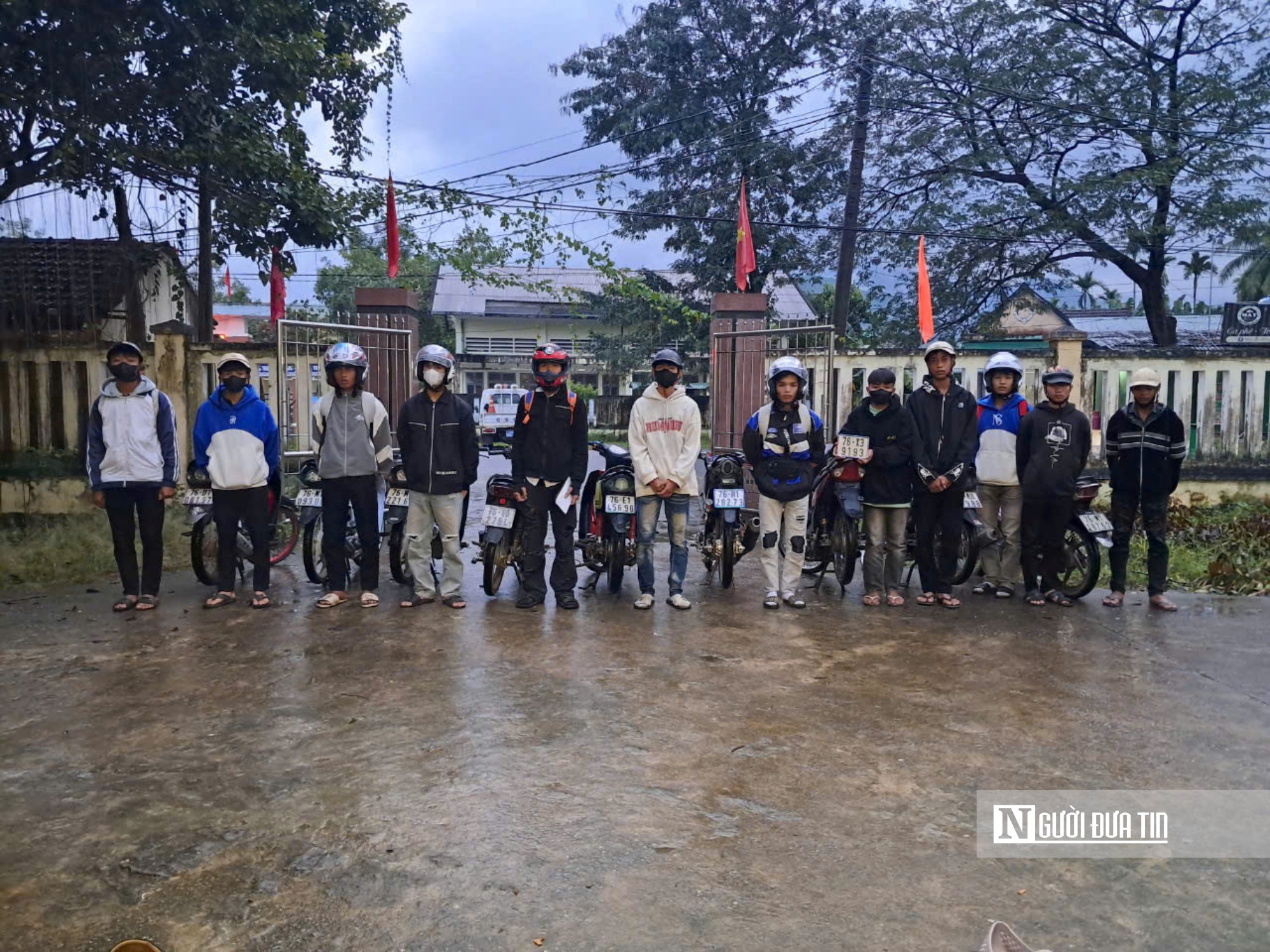 Quảng Ngãi:Lập nhóm kín trên mạng, nhóm "quái xế" tụ tập xuống đường gây rối hàng đêm- Ảnh 2. Quảng Ngãi:Lập nhóm kín trên mạng, nhóm "quái xế" tụ tập xuống đường gây rối hàng đêm- Ảnh 2.