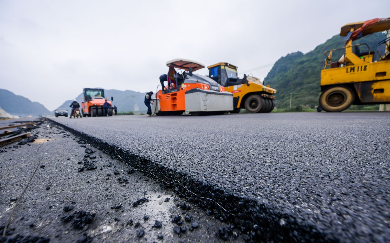 Trên những công trường cho khát vọng đất nước vươn mình