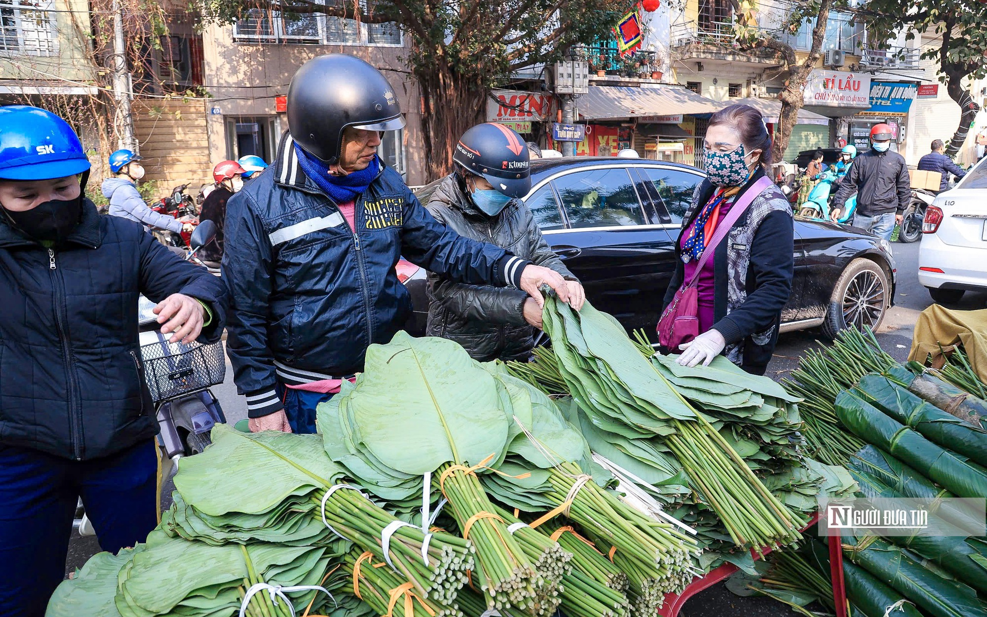 Chợ lá dong lâu đời ở Hà Nội tấp nập những ngày cận Tết