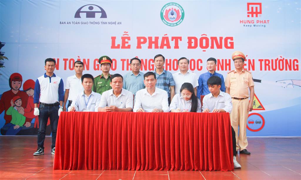 Nghệ An xử phạt hơn 20.000 lượt học sinh vi phạm giao thông- Ảnh 4.