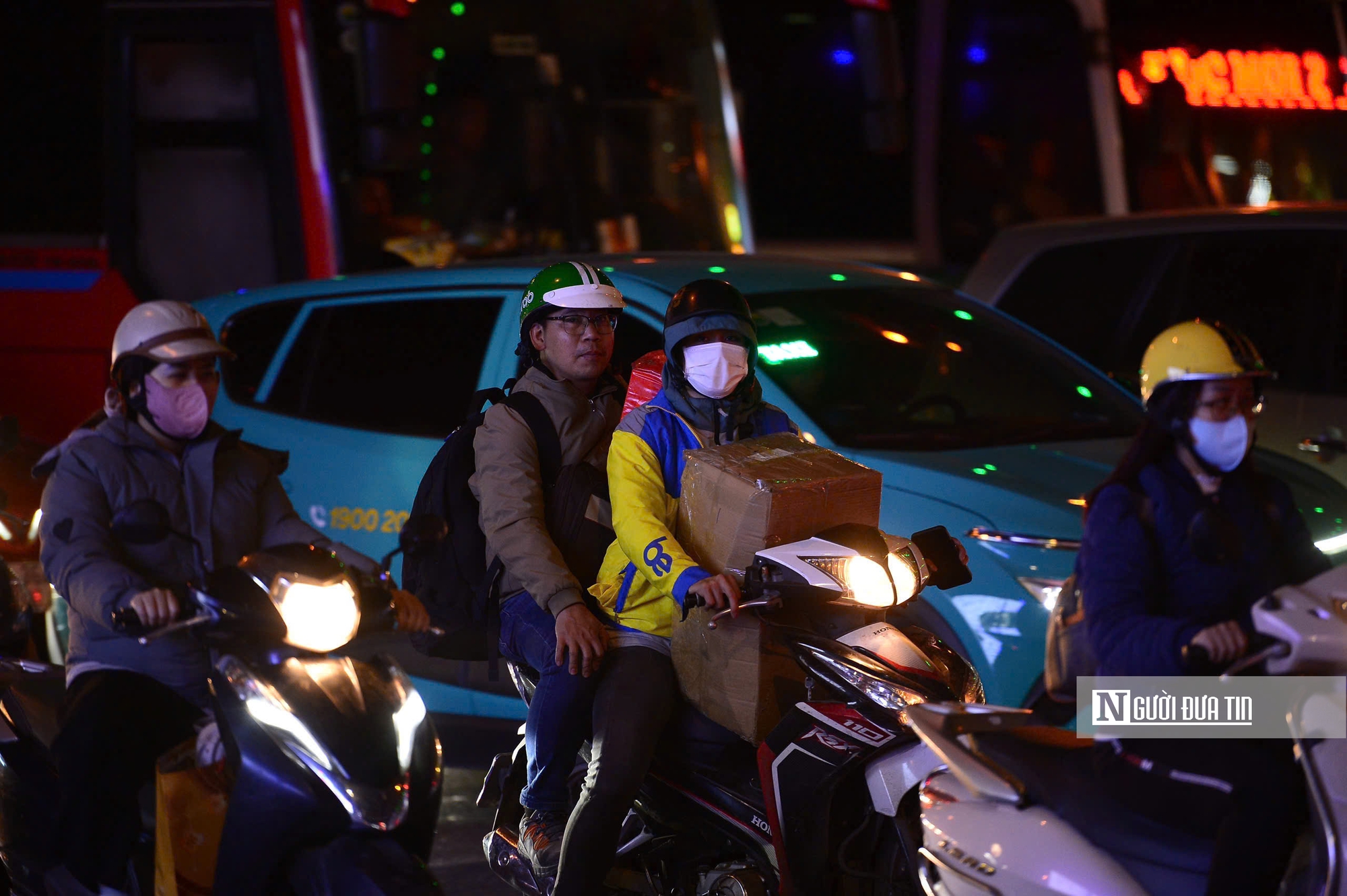 Vành đai 3 trên cao bất ngờ thông thoáng, phía dưới dòng phương tiện ùn tắc về nghỉ tết- Ảnh 3. Vành đai 3 trên cao bất ngờ thông thoáng, phía dưới dòng phương tiện ùn tắc về nghỉ tết- Ảnh 3.