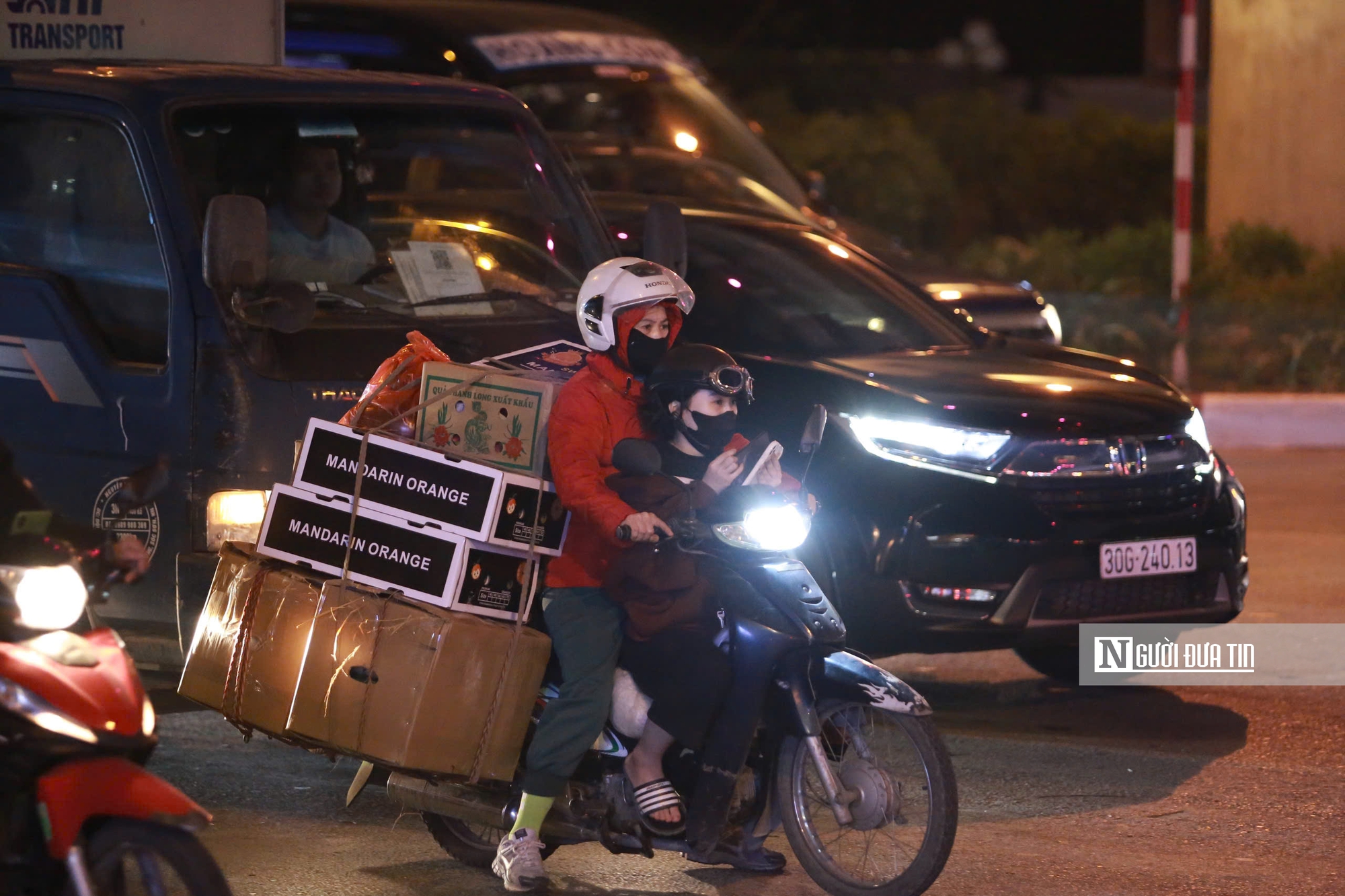 Vành đai 3 trên cao bất ngờ thông thoáng, phía dưới dòng phương tiện ùn tắc về nghỉ tết- Ảnh 4. Vành đai 3 trên cao bất ngờ thông thoáng, phía dưới dòng phương tiện ùn tắc về nghỉ tết- Ảnh 4.