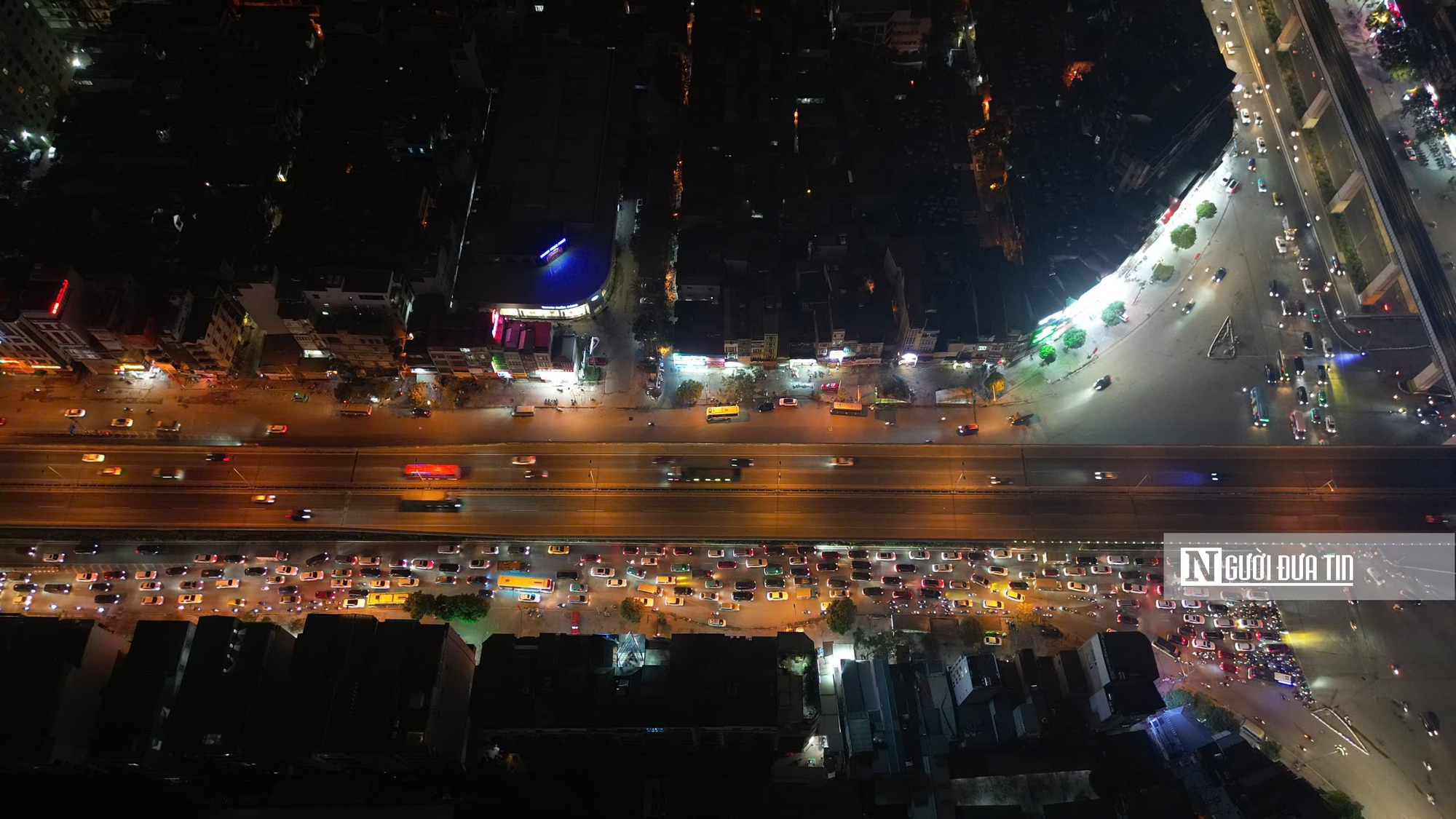 Vành đai 3 trên cao bất ngờ thông thoáng, phía dưới dòng phương tiện ùn tắc về nghỉ tết- Ảnh 6. Vành đai 3 trên cao bất ngờ thông thoáng, phía dưới dòng phương tiện ùn tắc về nghỉ tết- Ảnh 6.
