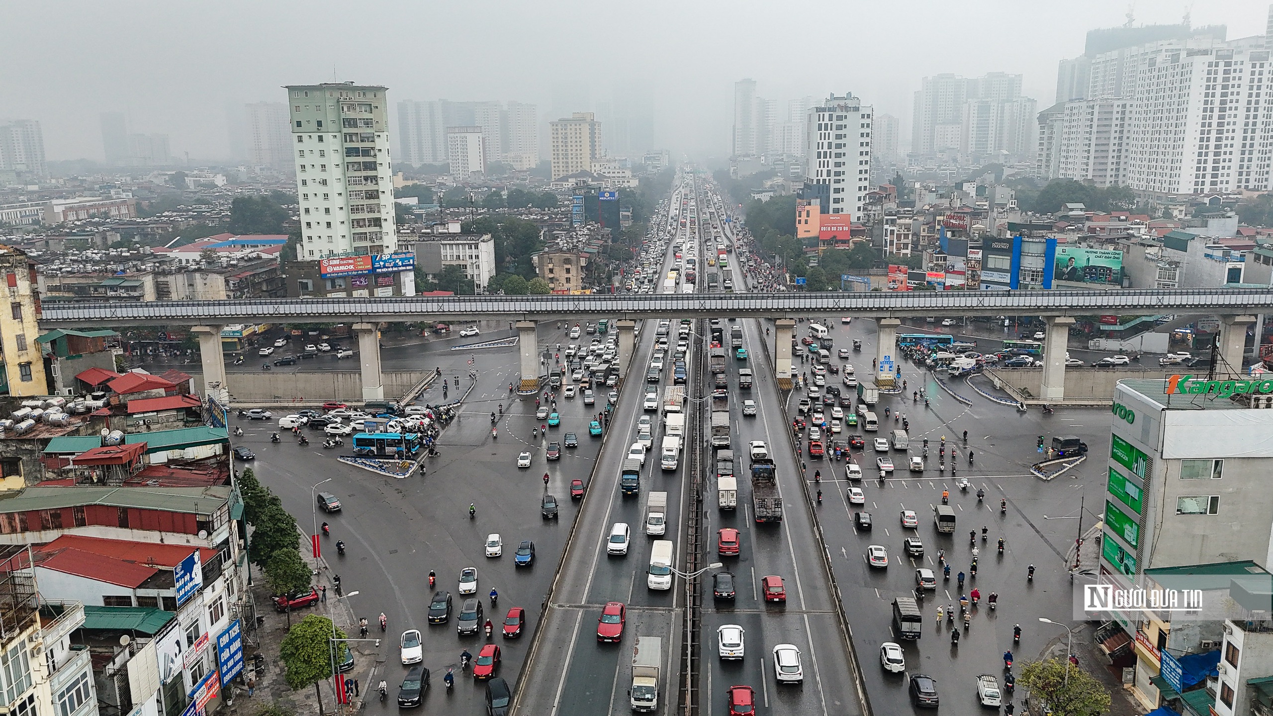 Giao thông Hà Nội bắt đầu "nóng " sáng 25 Tết- Ảnh 4.