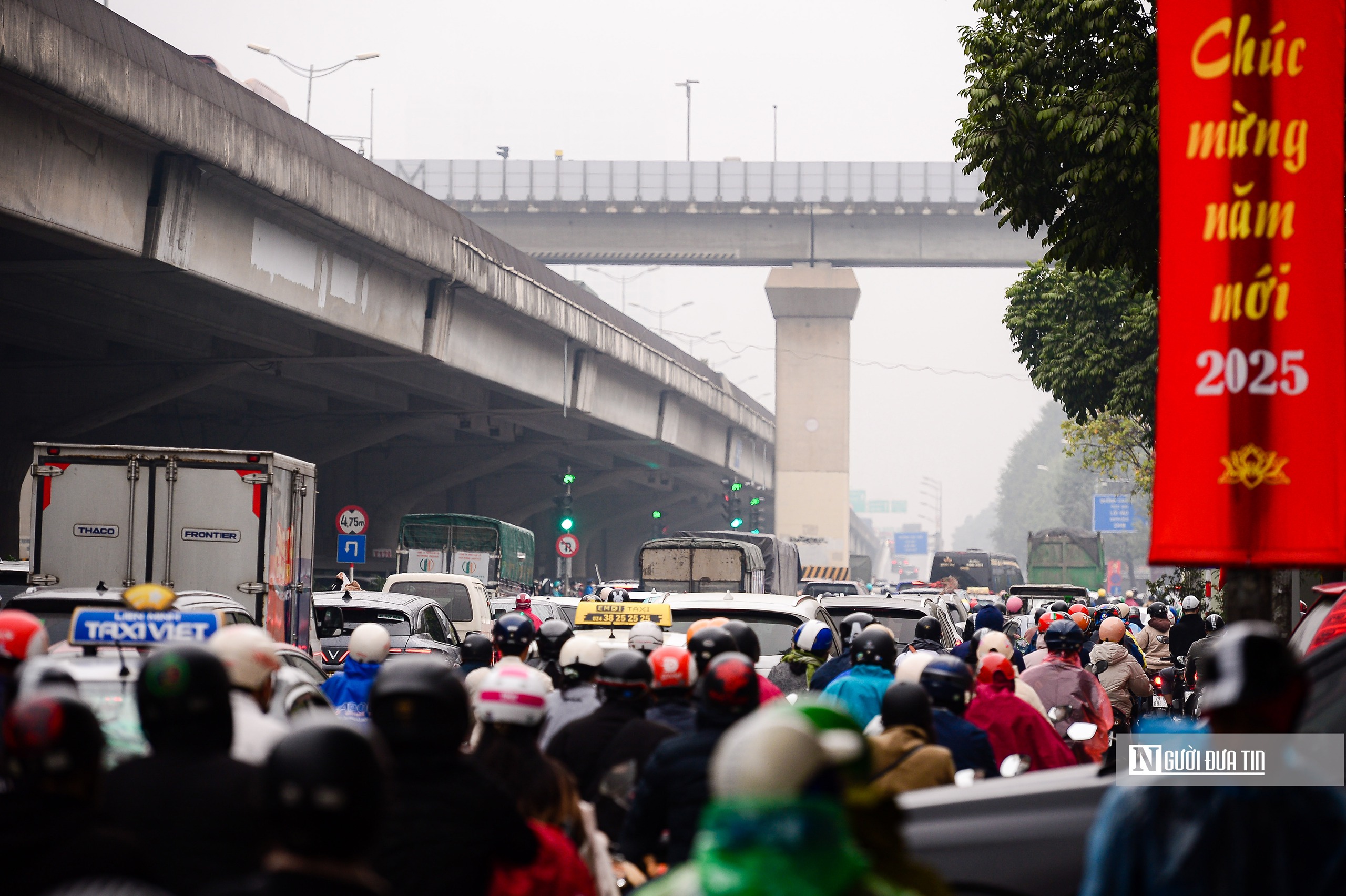 Giao thông Hà Nội bắt đầu "nóng " sáng 25 Tết- Ảnh 12.