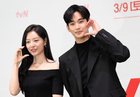 Kim Soo Hyun nói gì về tin hẹn hò Kim Ji Won?- Ảnh 2.