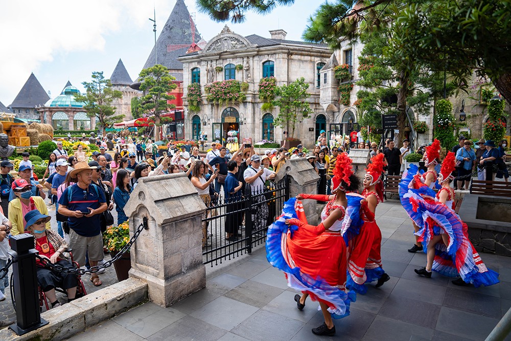 Sun World Ba Na Hills hứa hẹn hút khách dịp Tết Ất Tỵ với lễ hội hoa 2025- Ảnh 4.