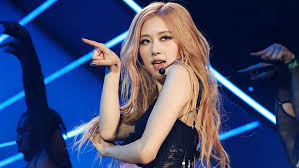 Rosé (BlackPink) khiến người hâm mộ lo lắng- Ảnh 2.