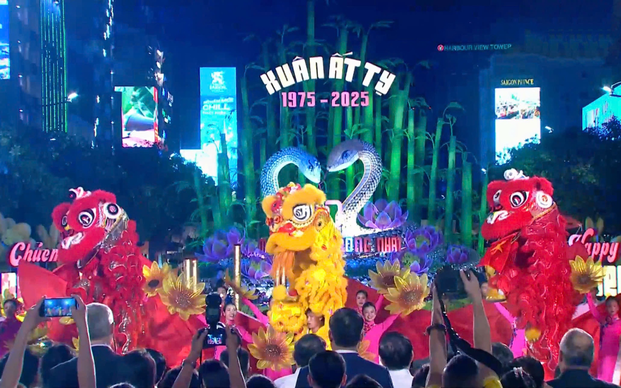 Đường hoa Nguyễn Huệ 2026 lần đầu c&oacute; hai phi&ecirc;n bản trải nghiệm ng&agrave;y &ndash; đ&ecirc;m- Ảnh 14.