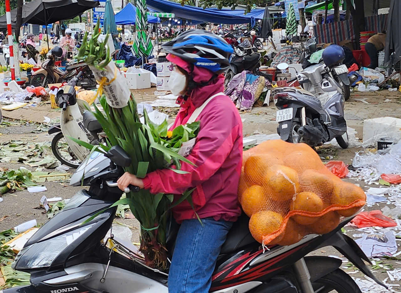 Tết được &quot;chở&quot; về nhà vào ngày 29 Tết.