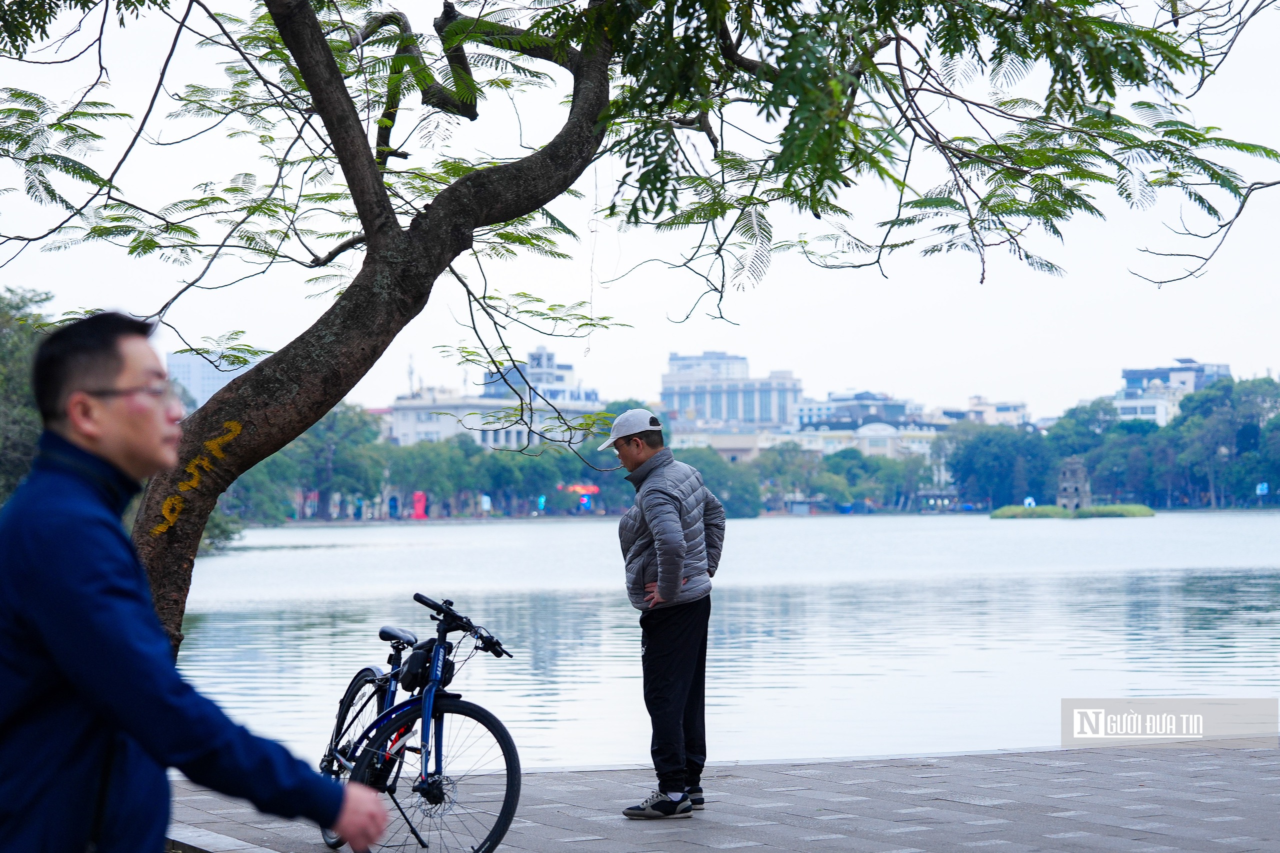 Những khung cảnh hiếm thấy ở Hà Nội trong ngày cuối năm Giáp Thìn- Ảnh 4.