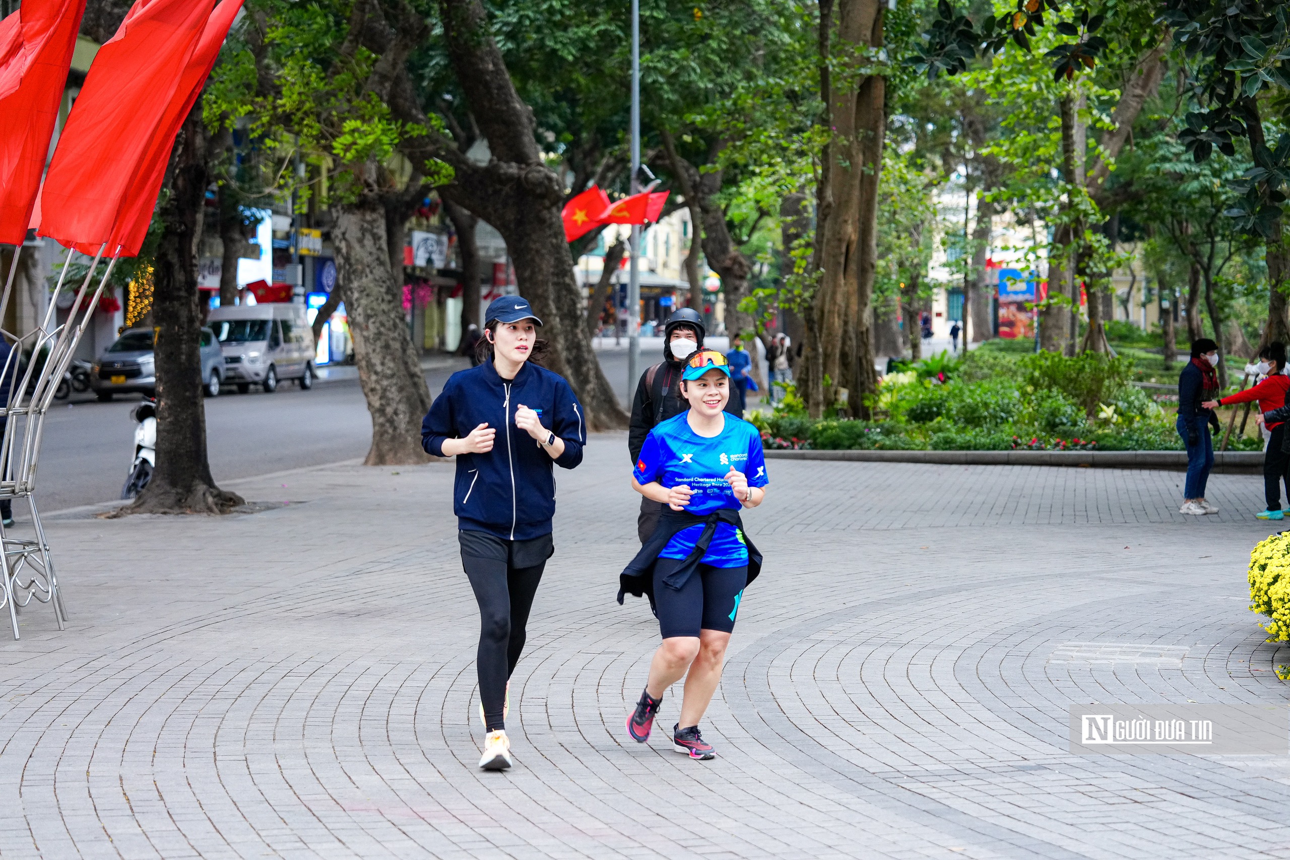 Những khung cảnh hiếm thấy ở Hà Nội trong ngày cuối năm Giáp Thìn- Ảnh 5.