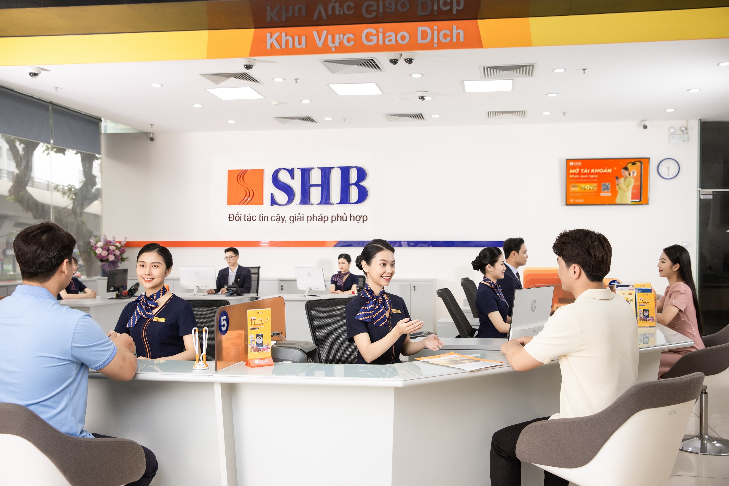 SHB được chấp thuận tăng vốn điều lệ lên 40.658 tỷ đồng qua phát hành cổ phiếu trả cổ tức - Ảnh 1. SHB được chấp thuận tăng vốn điều lệ lên 40.658 tỷ đồng qua phát hành cổ phiếu trả cổ tức - Ảnh 1.