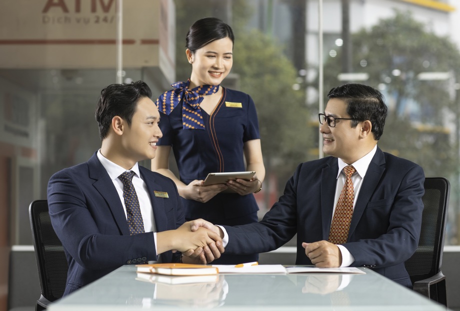 SHB được chấp thuận tăng vốn điều lệ lên 40.658 tỷ đồng qua phát hành cổ phiếu trả cổ tức - Ảnh 3. SHB được chấp thuận tăng vốn điều lệ lên 40.658 tỷ đồng qua phát hành cổ phiếu trả cổ tức - Ảnh 3.