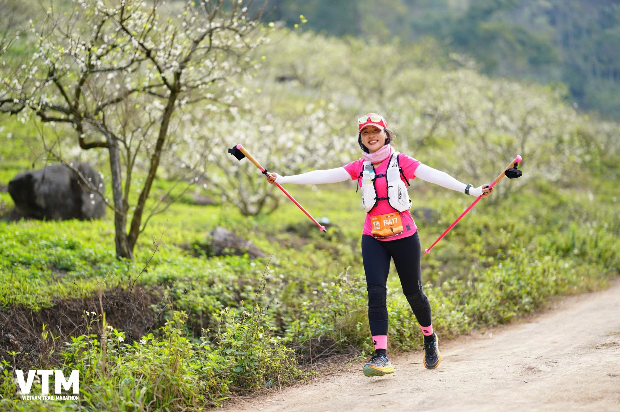 Nguyễn Thanh Bình chinh phục Ama Dablam: Leo núi không chỉ dành cho phái mạnh- Ảnh 1. Nguyễn Thanh Bình chinh phục Ama Dablam: Leo núi không chỉ dành cho phái mạnh- Ảnh 1.