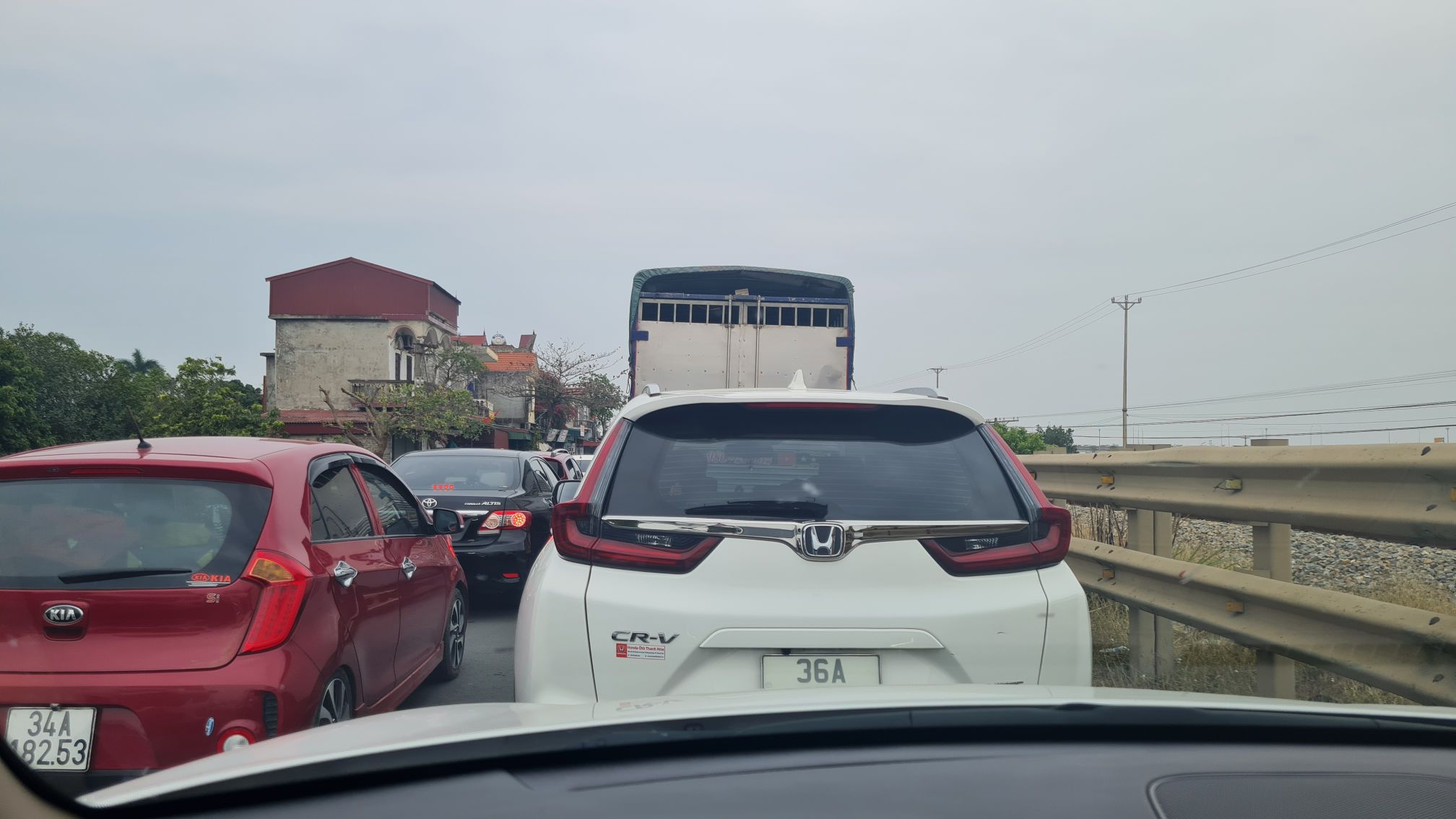 Mùng 2 tết nhiều tuyến đường ùn tắc kéo dài- Ảnh 5.
