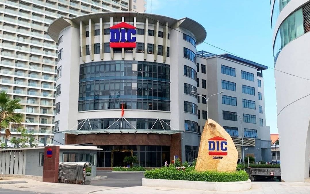 DIC Corp lại 