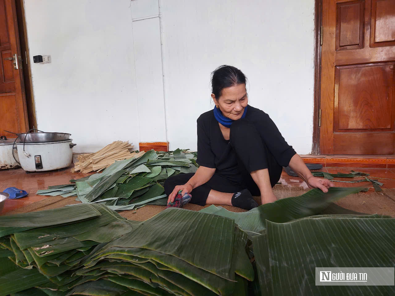 Làng nghề bánh chưng lớn nhất Nghệ An rộn ràng vào vụ Tết- Ảnh 1.