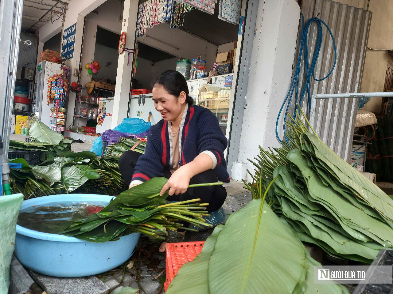 Làng nghề bánh chưng lớn nhất Nghệ An rộn ràng vào vụ Tết- Ảnh 4.