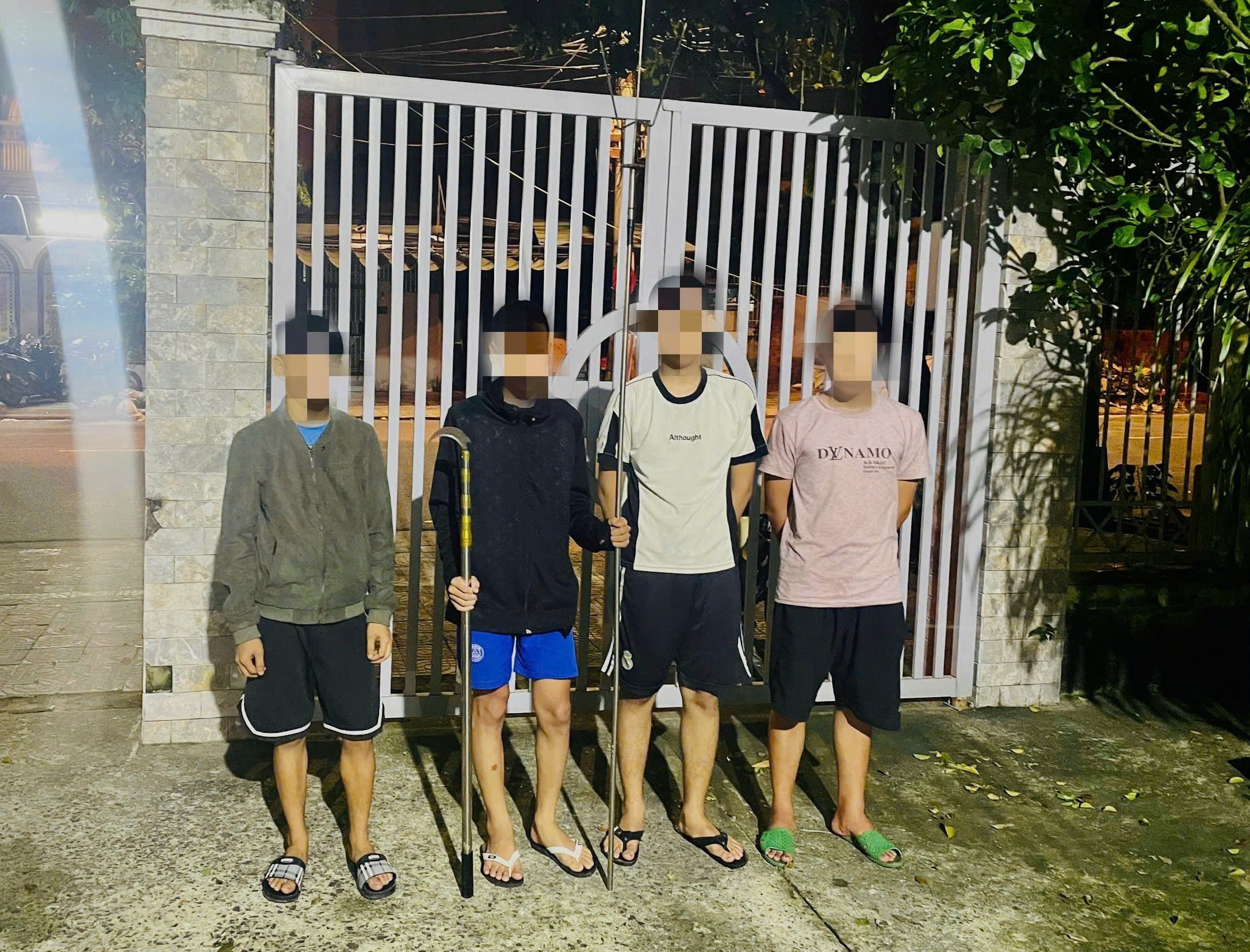 Nước mắt hối hận sau những "cuộc vui" gây rối phố phường ở Đà Nẵng- Ảnh 1.