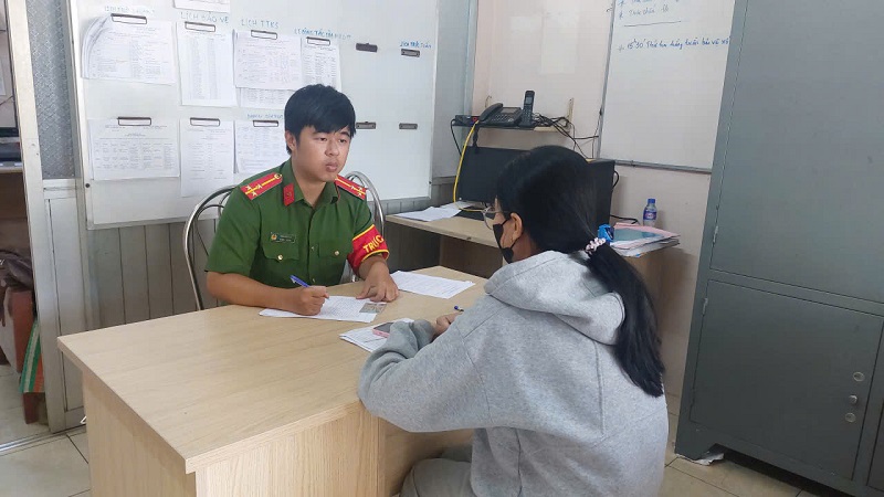 Sau 2 lần chuyển tiền, nữ sinh mới biết mình sập bẫy công an “dỏm”- Ảnh 1.