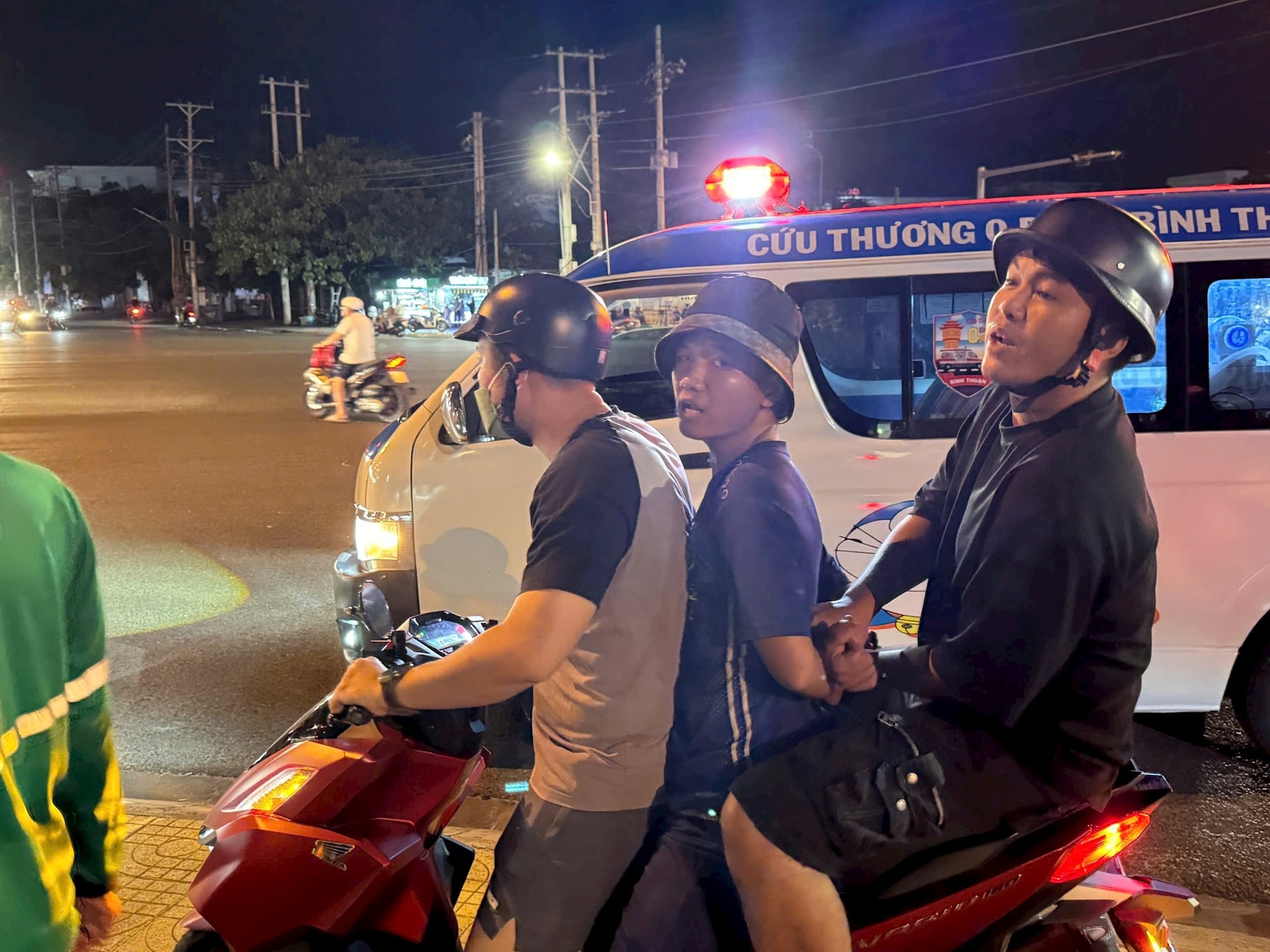 Đại úy công an dũng cảm truy bắt nghi phạm vụ án mạng tại ngã tư Lê Duẩn – Nguyễn Hội - Ảnh 1.
