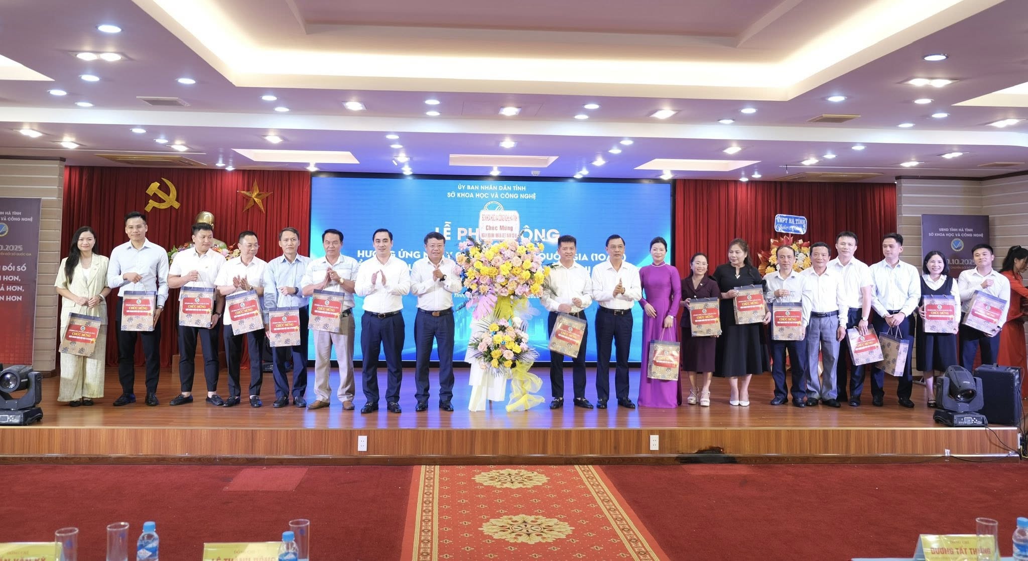Chuyển đổi số tạo động lực cho tăng trưởng kinh tế Hà Tĩnh- Ảnh 3. Chuyển đổi số tạo động lực cho tăng trưởng kinh tế Hà Tĩnh- Ảnh 3.