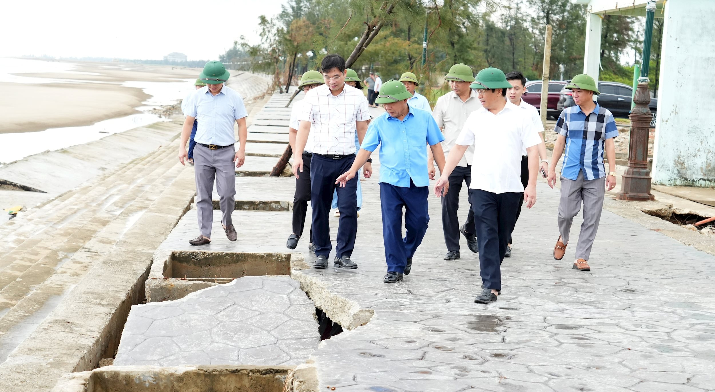 Cảnh tượng chưa từng thấy biển nổi tiếng ở miền Trung sau bão Bualoi - Ảnh 18.