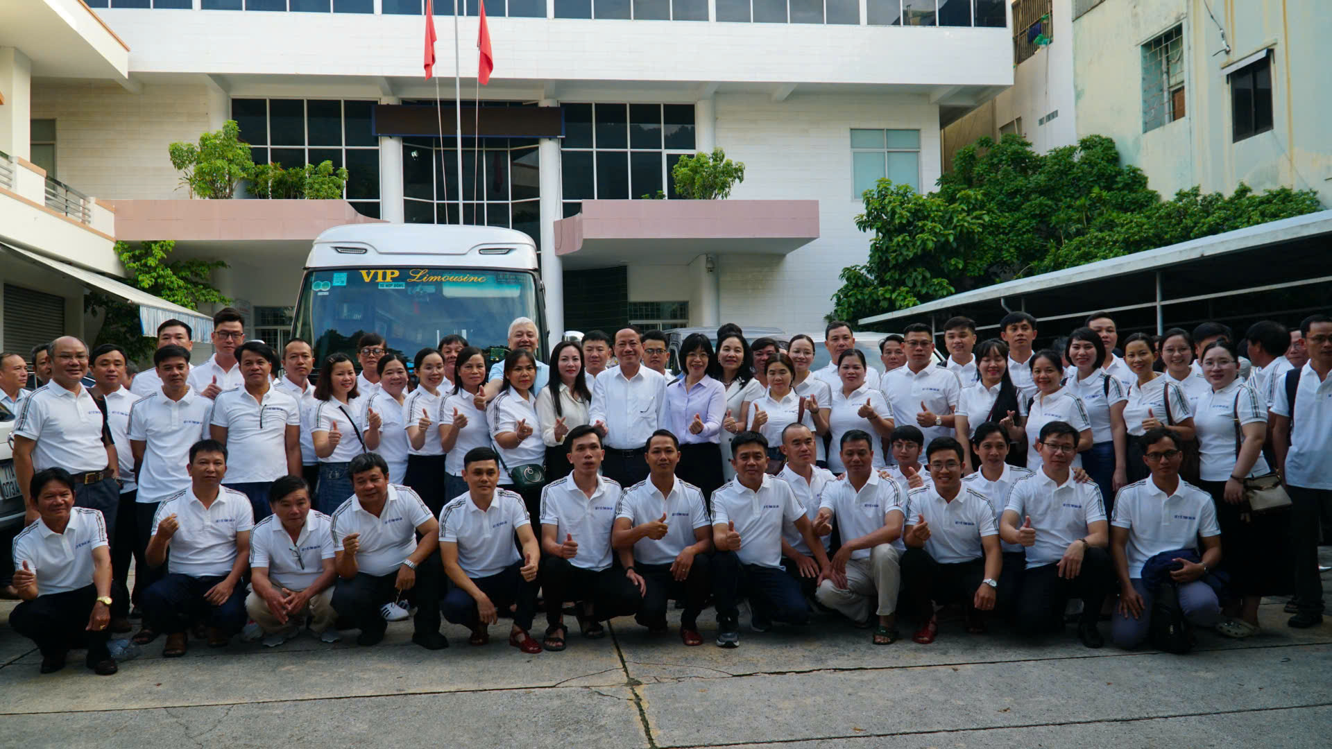 Đoàn cán bộ y tế tỉnh Gia Lai lên đường hỗ trợ các tỉnh phía Bắc khắc phục hậu quả bão số 11- Ảnh 1.