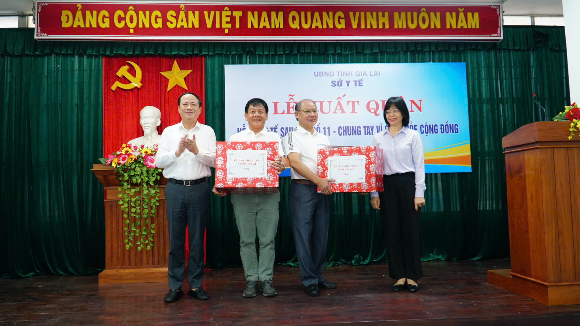 Đoàn cán bộ y tế tỉnh Gia Lai lên đường hỗ trợ các tỉnh phía Bắc khắc phục hậu quả bão số 11- Ảnh 2.