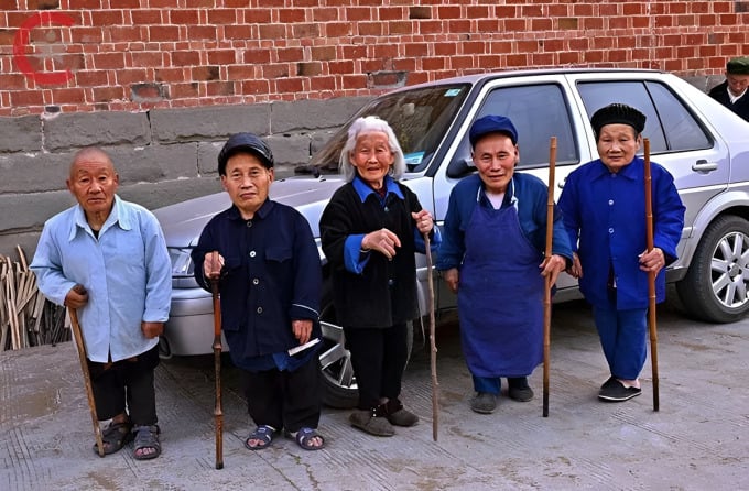 Ngôi làng kỳ lạ chỉ sinh ra người lùn, không ai cao quá 1,2 mét - Ảnh 4.