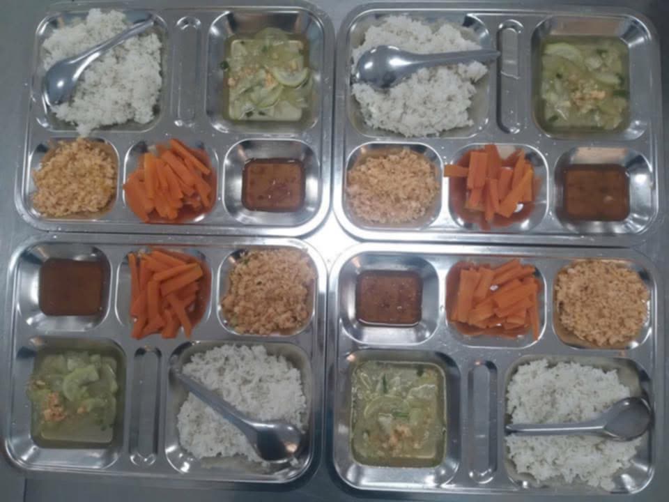 Phụ huynh ở Huế đăng tải bữa cơm bán trú lên mạng xã hội, Ban giám hiệu nhà trường mất ngủ vì lo- Ảnh 2.