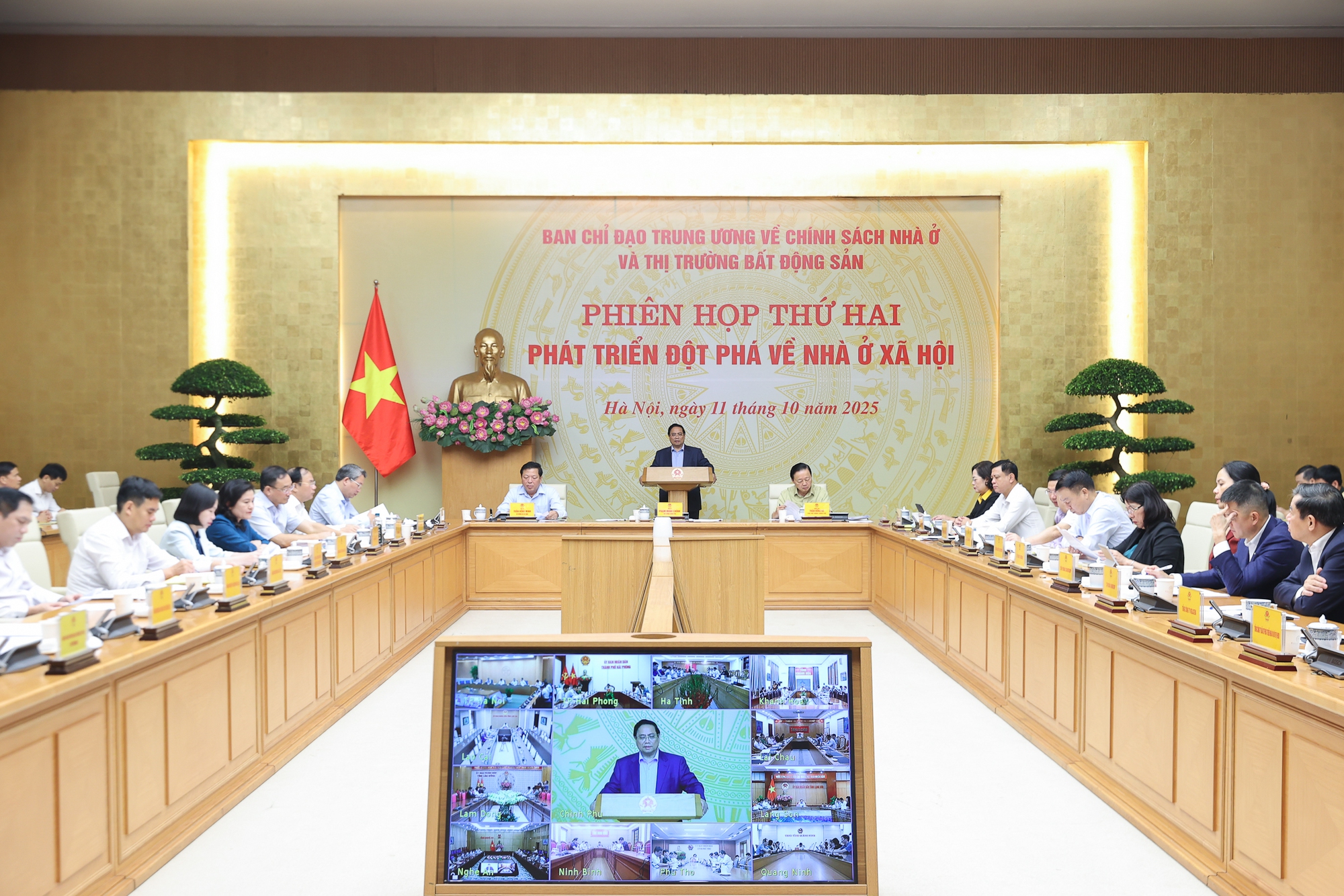 Thủ tướng: Có chính sách thuế để chặn hành vi đầu cơ, thổi giá nhà ở - Ảnh 2.