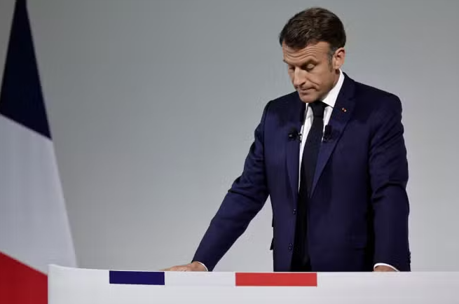 Quyết định bất ngờ của ông Macron khiến phe đối lập nổi giận - Ảnh 1.