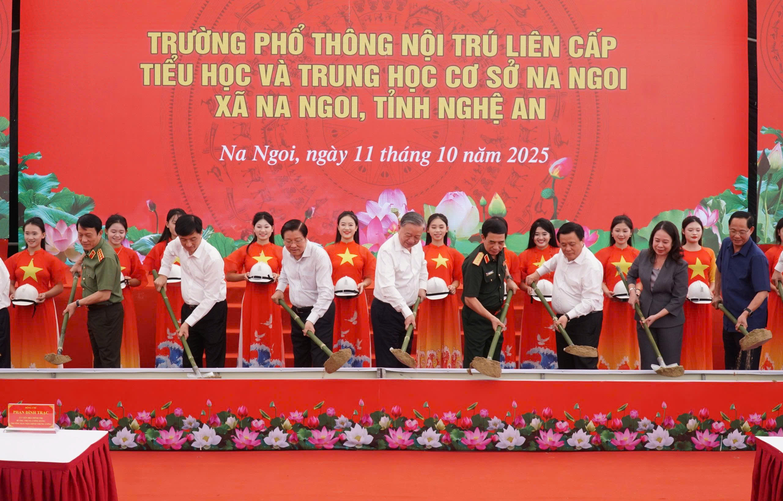 Tổng Bí thư Tô Lâm dự lễ khởi công Trường phổ thông nội trú liên cấp TH và THCS Na Ngoi- Ảnh 3. Tổng Bí thư Tô Lâm dự lễ khởi công Trường phổ thông nội trú liên cấp TH và THCS Na Ngoi- Ảnh 3.