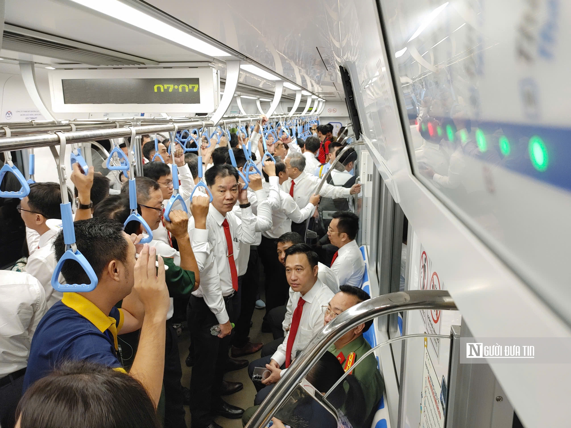 Bí thư Thành ủy Trần Lưu Quang cùng đoàn Đại biểu Đảng bộ tham quan Metro số 1- Ảnh 5.