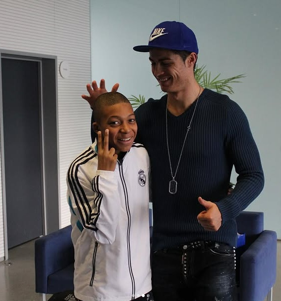 Câu chuyện ít biết giữa Ronaldo và Mbappe - Ảnh 1.