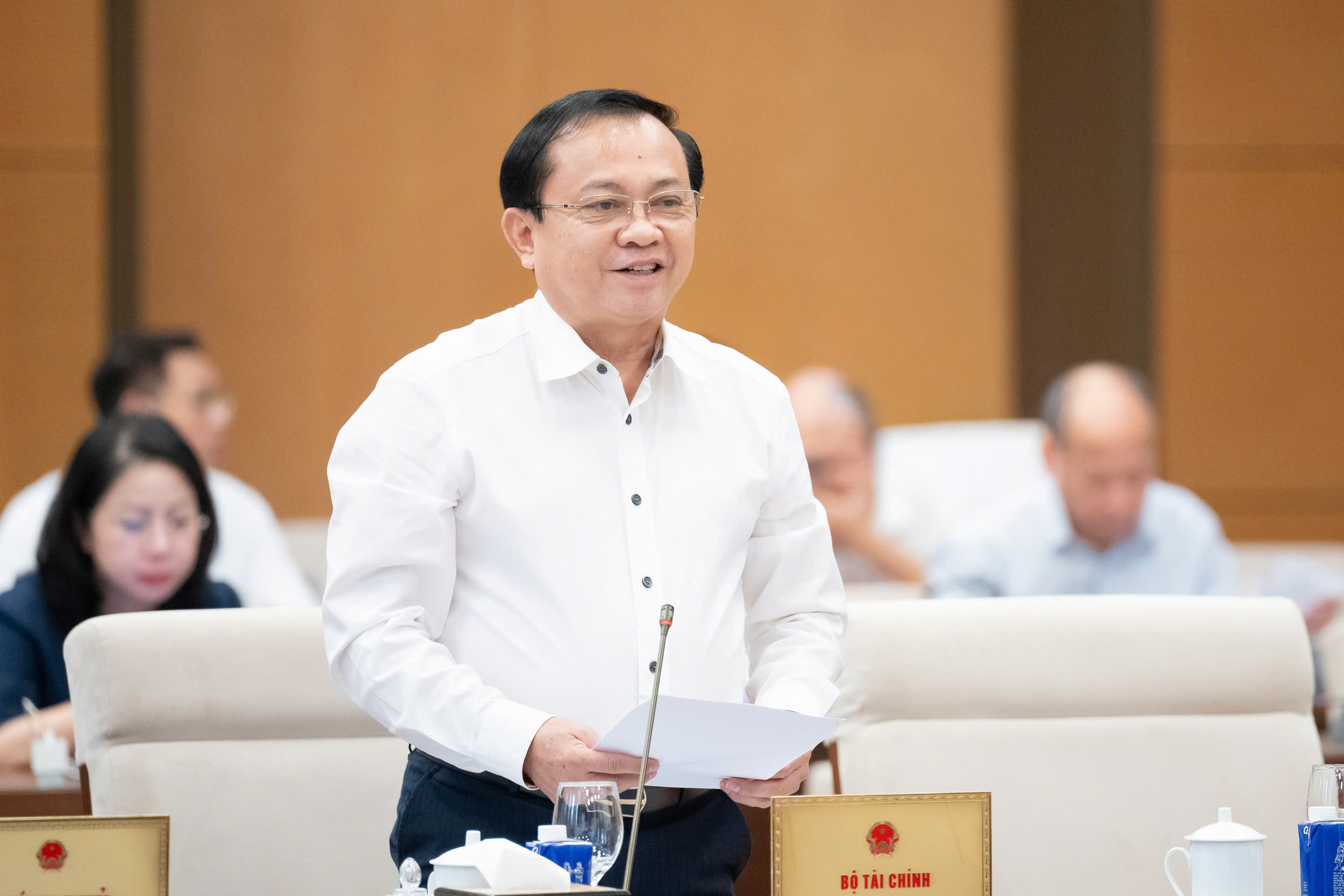 Người dân mua bảo hiểm dễ, nhận quyền lợi khó - Ảnh 2.