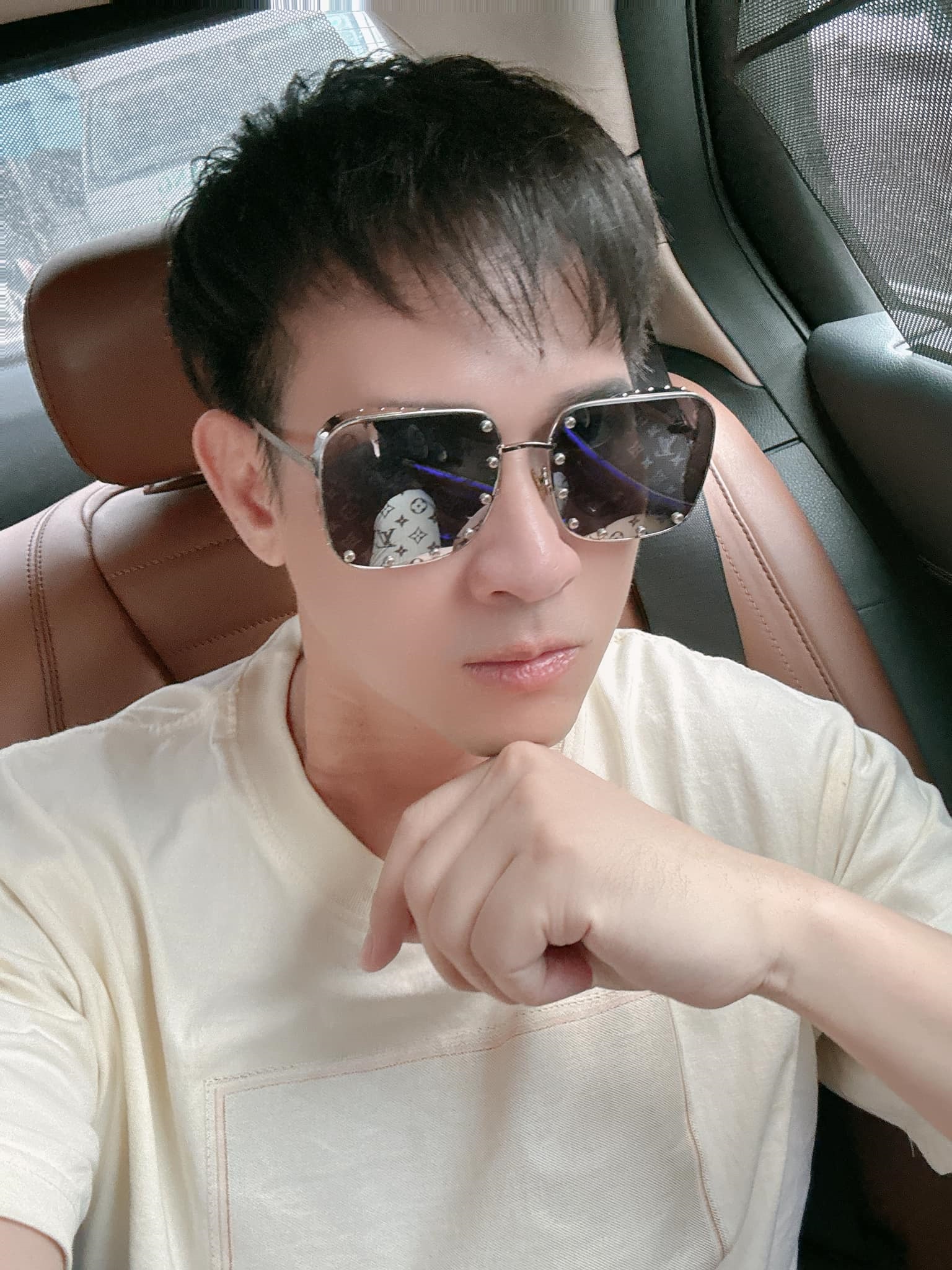 Nam ca sĩ U50 lên chức Viện phó, sợ lấy vợ, một trong những "đại gia ngầm" của Vbiz - Ảnh 3.