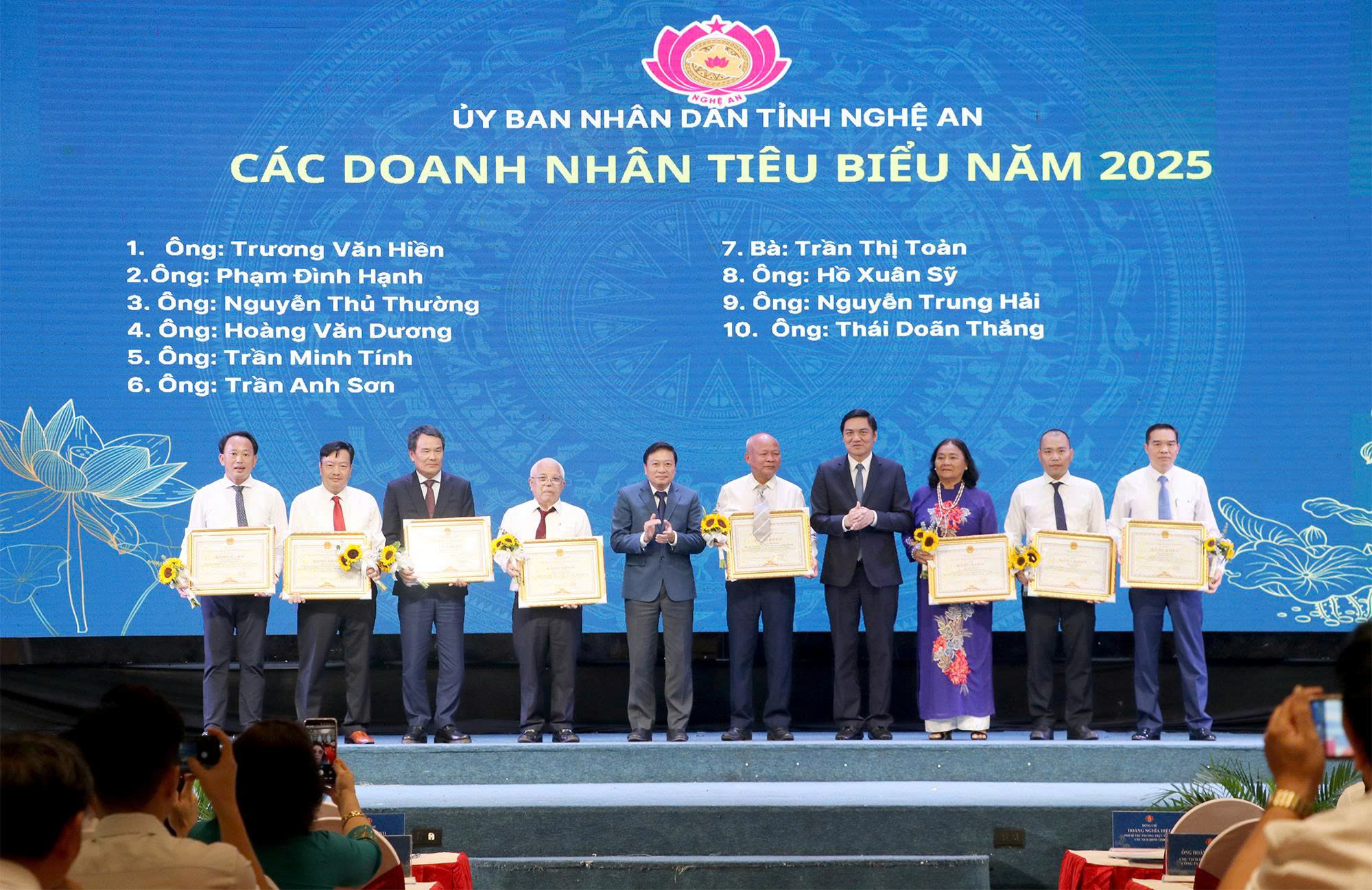 Lãnh đạo Nghệ An: Chính quyền đồng hành cùng doanh nghiệp, tạo sức bật cho phát triển- Ảnh 4.