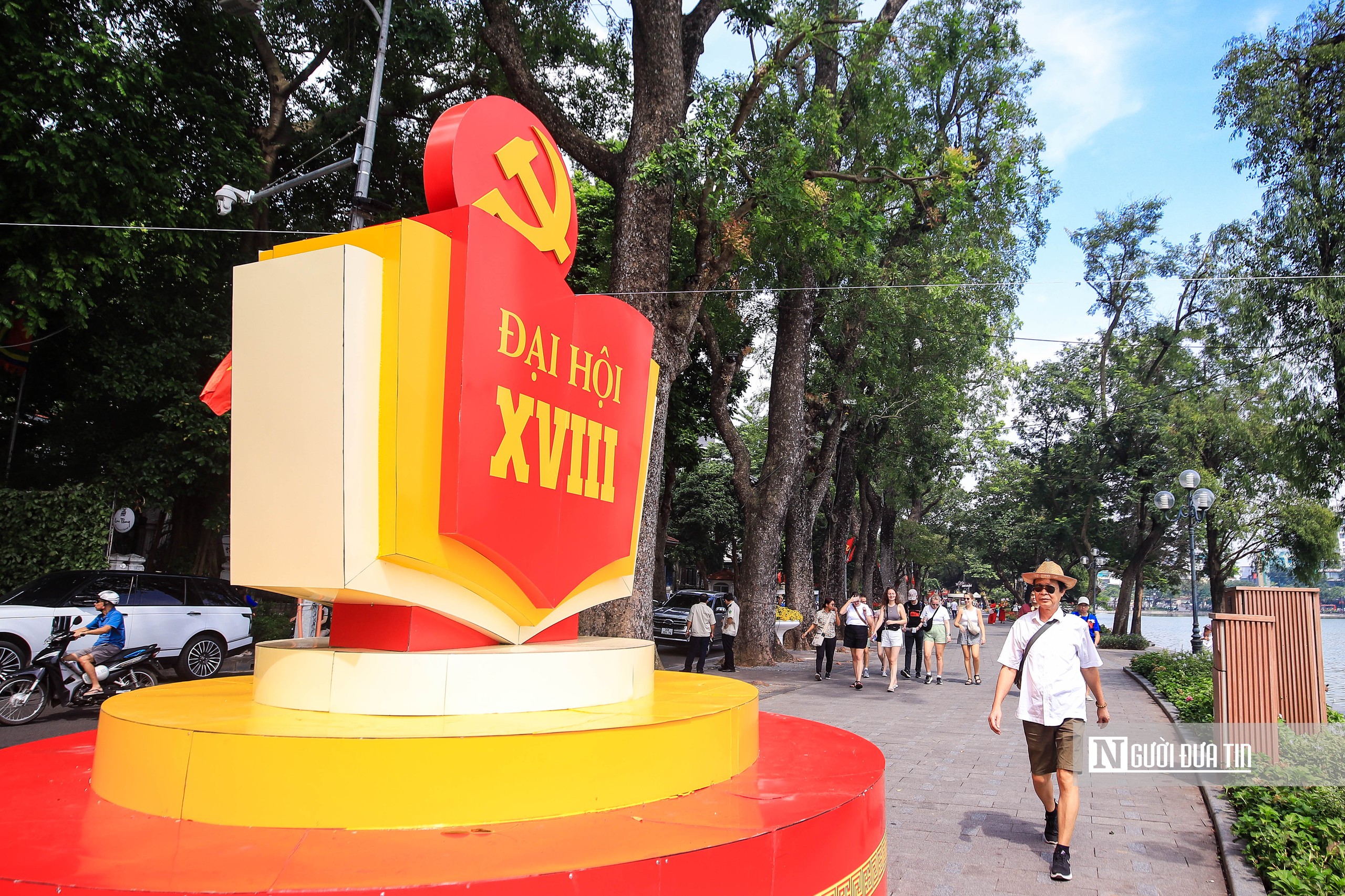 Hà Nội rợp cờ hoa chào mừng Đại hội Đảng bộ Thành phố nhiệm kỳ XVIII - Ảnh 12.
