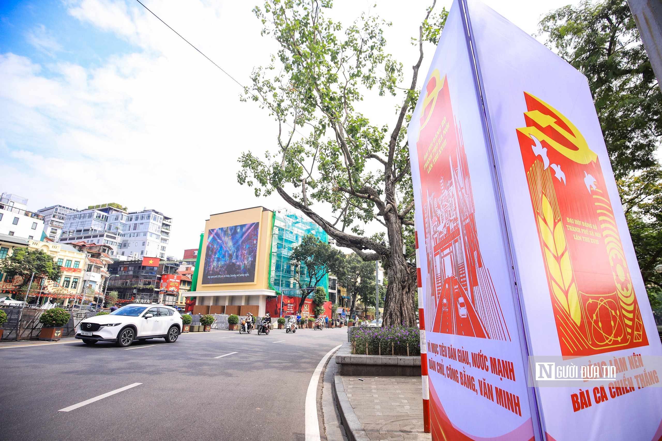Hà Nội rợp cờ hoa chào mừng Đại hội Đảng bộ Thành phố nhiệm kỳ XVIII - Ảnh 8.