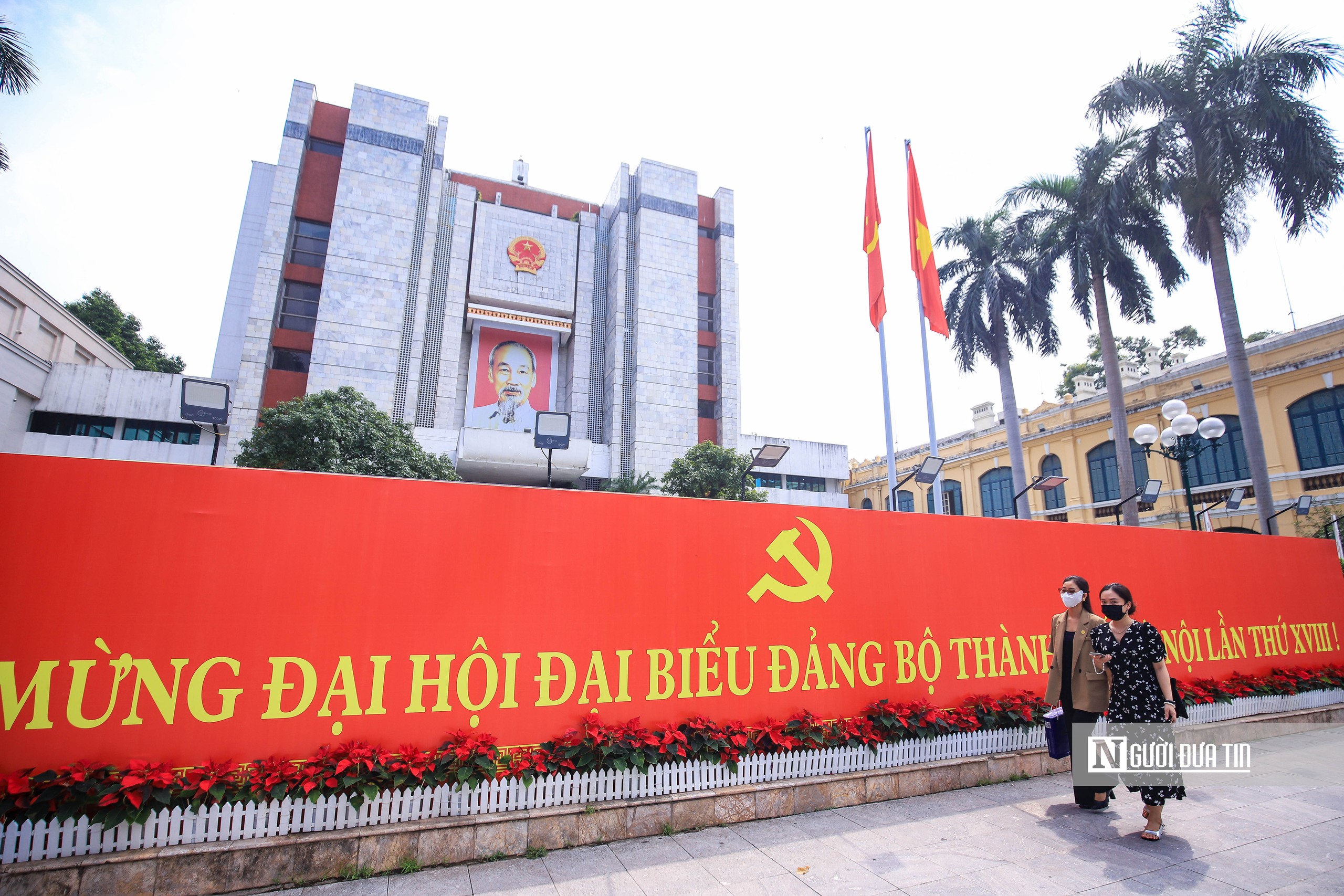 Hà Nội rợp cờ hoa chào mừng Đại hội Đảng bộ Thành phố nhiệm kỳ XVIII - Ảnh 3.