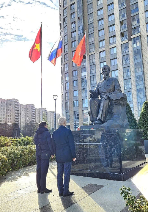 NXBGDVN thăm Saint Petersburg: Chuyến thăm tăng cường hợp tác giáo dục Việt Nam - Liên bang Nga - Ảnh 1.